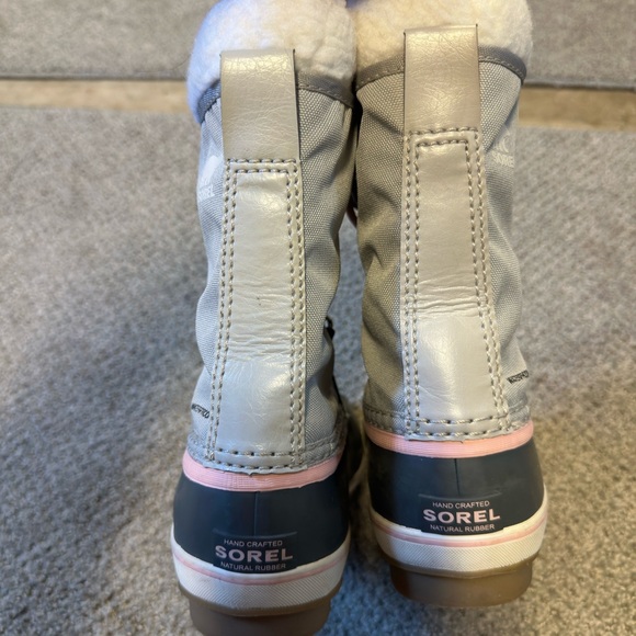 Used like new- Sorel youth waterproof snow boots - Picture 3 of 4